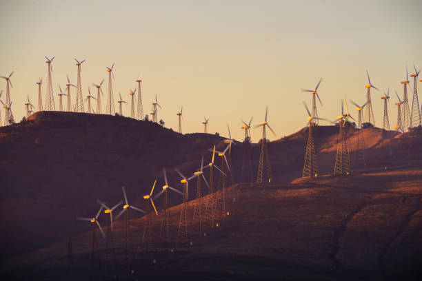 wind turbines - tehachapi imagens e fotografias de stock