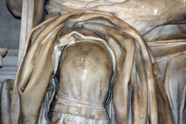 détail de la sculpture moïse de michel-ange à san pietro in vincoli, rome - pope julius ii photos et images de collection