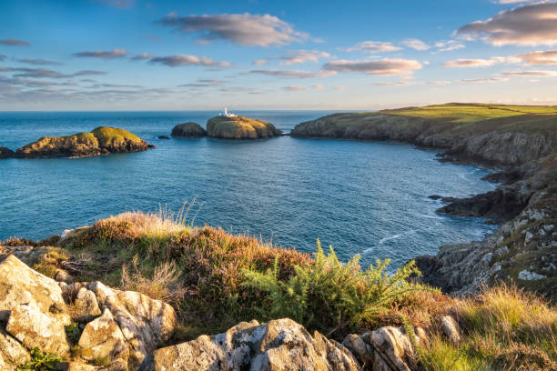 strumble phare de la pointe - direction sea lighthouse landscape photos et images de collection