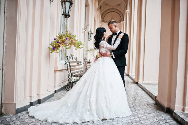 istock Wedding couple background palace corridor outdoor. 653325532