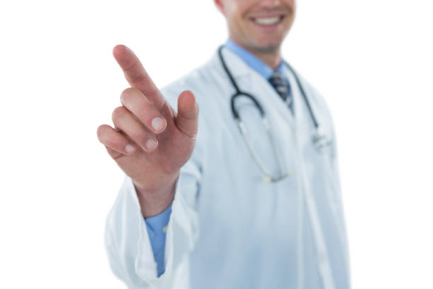 docteur en touchant un écran numérique - anticipation smiling touching image technique photos et images de collection