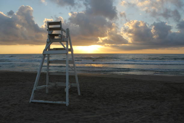 istock Lifeguard chair at dawn 653348458