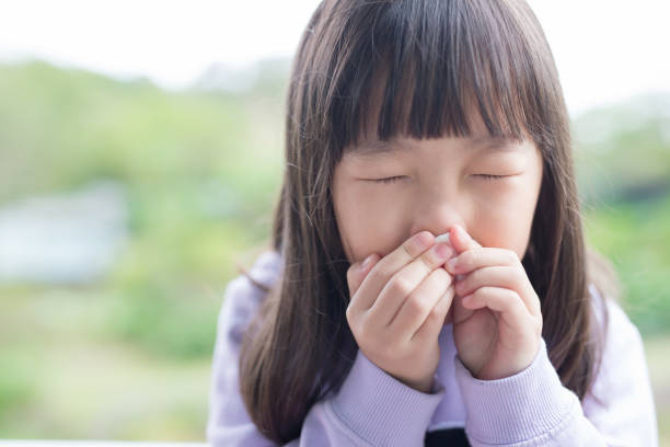 istock little girl get cold 653357404