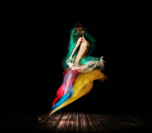 linda bailarina, aparecem da lâmpada mágica no palco - action balance ballet dancer ballet - fotografias e filmes do acervo