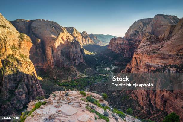 Photo libre de droit de Parc National De Zion Au Coucher Du Soleil Utah Etatsunis banque d'images et plus d'images libres de droit de Parc National de Zion