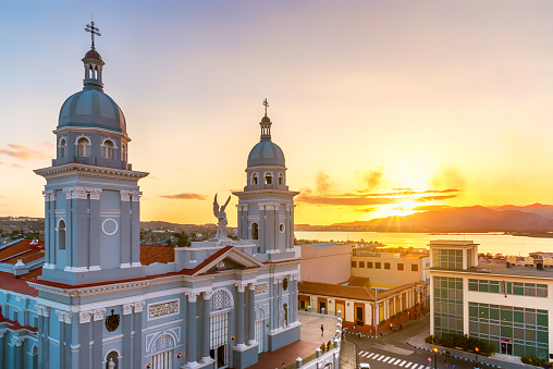vista panorámica sobre Santiago de Cuba con la Catedral y la bahía de photo