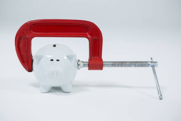 istock Clamp cutting piggy bank 653405650