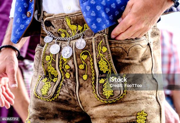 Krachlederne Bayern Stockfoto und mehr Bilder von Lederhose - Trachtenmode - Lederhose - Trachtenmode, Bayern, Traditionelle Kleidung