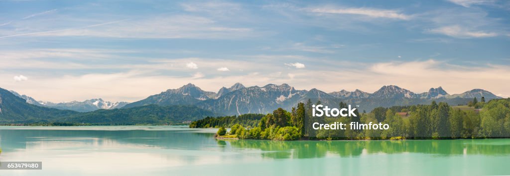 Scène panoramique en Bavière, Allemagne, avec des Alpes montagnes miroir dans le lac - Photo de Panoramique libre de droits