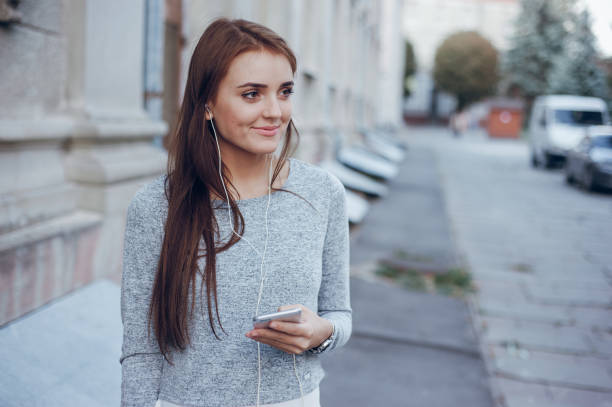 istock girl in the city 653501328