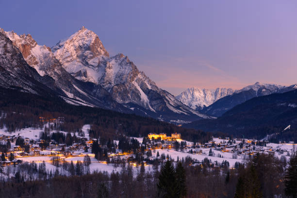 cortina d'ampezzo, rosa sonnenuntergang - cortina dampezzo stock-fotos und bilder