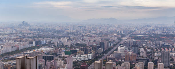 vue aérienne de la ville de pékin - changan avenue photos et images de collection