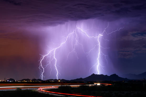 burza z piorunami - thunderstorm lightning storm monsoon zdjęcia i obrazy z banku zdjęć
