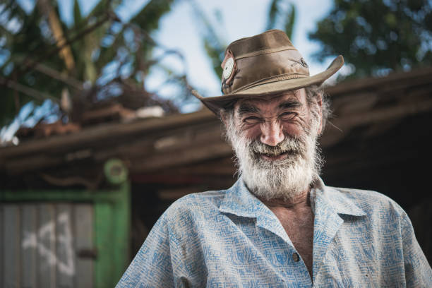 portrait of old man, wagon horse worker, brazil - photography gray hair farmer professional occupation imagens e fotografias de stock