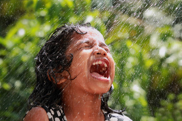 istock Little girl plays with water 653808338
