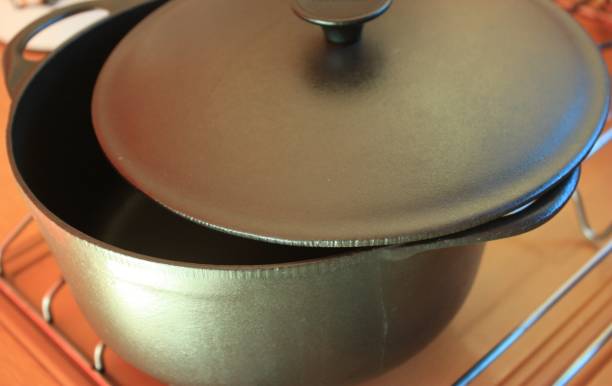 istock Cast iron casserole - Cuisine of yesteryear 653812886