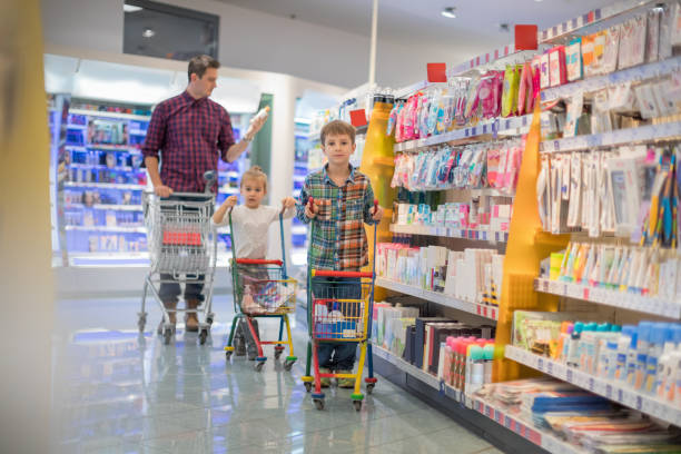 istock Family shopping 653833226
