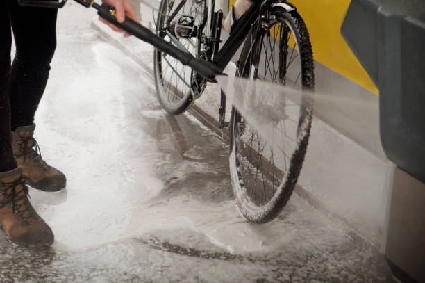 istock to wash the bike 653838922