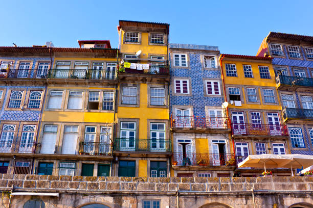 istock Traditional Houses in Porto 653849858