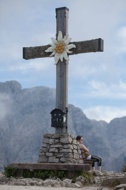 바이에른 알프스의 알프스 십자가 - kehlsteinhaus 뉴스 사진 이미지