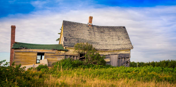 istock sagging roof on an abandon house 653876630