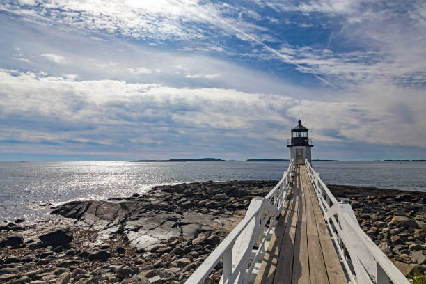 마샬 포인트 빛 포트 클라이드, 메인의 해 안에. - lighthouse maine waters edge marshall point lighthouse 뉴스 사진 이미지