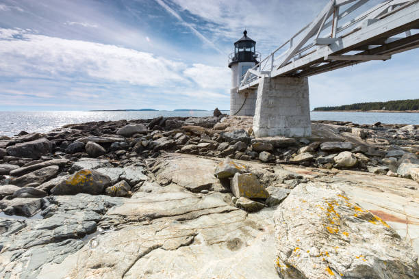 marshall point light at the coast of port clyde, maine. - marshall point lighthouse beacon lighthouse light imagens e fotografias de stock