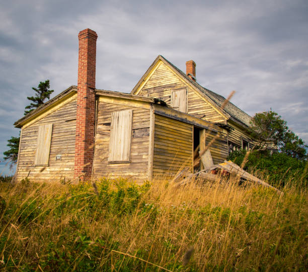 istock sagging roof on an abandon house 653878940
