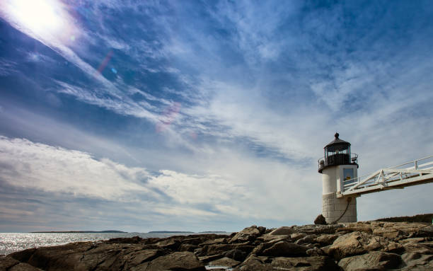 포트 클라이드, 메인의 해안에 마샬 포인트 빛. - lighthouse maine waters edge marshall point lighthouse 뉴스 사진 이미지