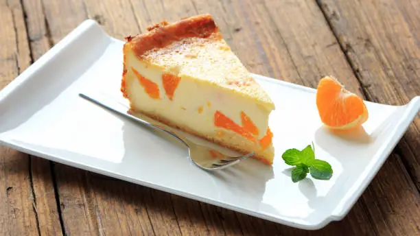 Cheesecake with tangerines