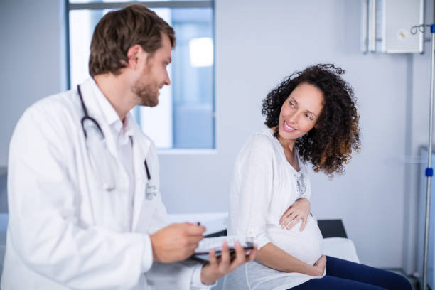 istock Doctor interacting with pregnant woman 653910508