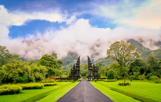 Hindu temple in Bali Gates to one of the Hindu temples in Bali in Indonesia balinese culture stock pictures, royalty-free photos & images