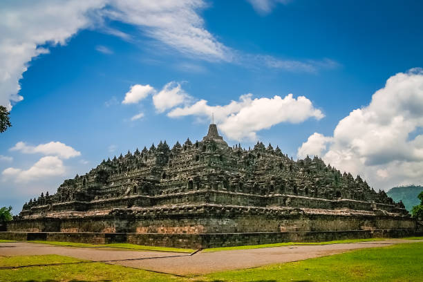 temple borobudur de java - borobudur ruins photos et images de collection