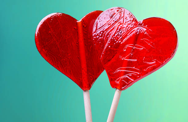 forma de corazón de caramelo - flavored ice lollipop candy affectionate fotografías e imágenes de stock