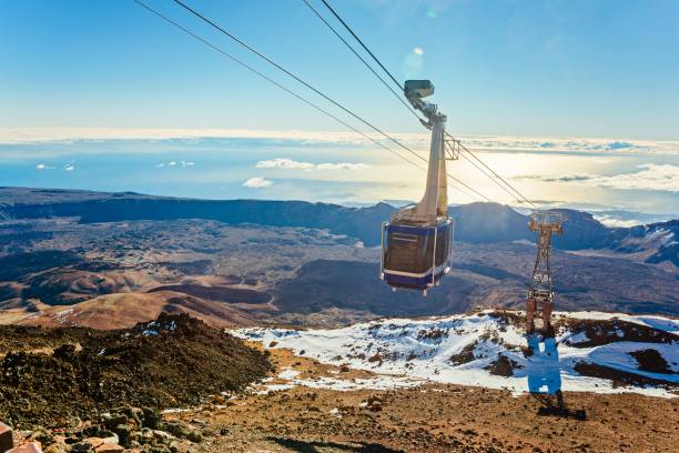 teleférico en la cima del volcán teide - pico de teide fotografías e imágenes de stock