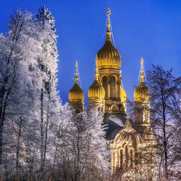 russische orthodoxe kirche der heiligen elisabeth in wiesbaden, neroberg, deutschland - neroberg stock-fotos und bilder