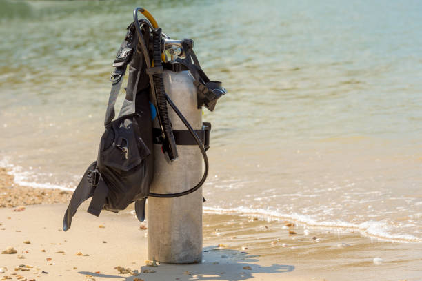 ダイビング機器セットと酸素タンク - oxygen tank underwater diving diving wetsuit ストックフォトと画像
