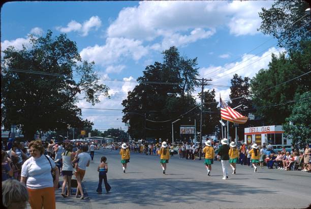Belvidere, Illinois, USA, 1974. The citizens of Belvidere / Illinois celebrate the Independence Day with a parade. They stand along the N State St in the heart of Belvidere.