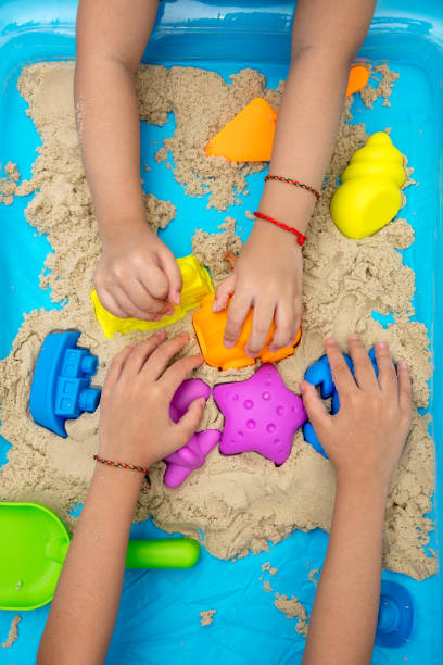 childs hand close up playing kinetic sand - sandbox child human hand sand imagens e fotografias de stock