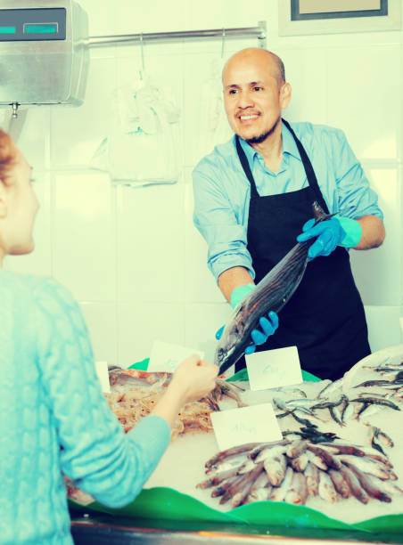 istock Customer buying cooled fish in fishery 654134186