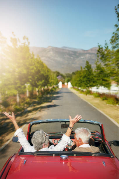istock To live is to travel 654147498