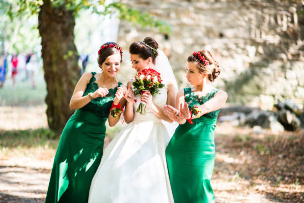istock Bride with bridesmaids in green dress 654152956
