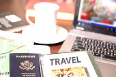 online-reisen-reservierungen-mit-laptop-computer.jpg?b=1&s=170x170&k=20&c=4ImGgQXX_Z-QP4GM1U2IlfBw6MnPvxyvSBzsdZ18YrU=