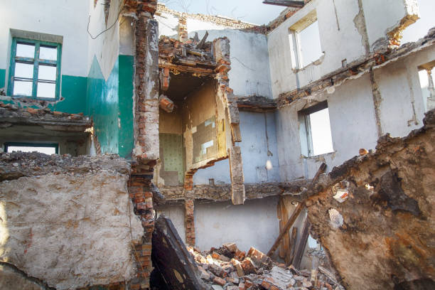 istock Ruined School in Ukraine 654234514