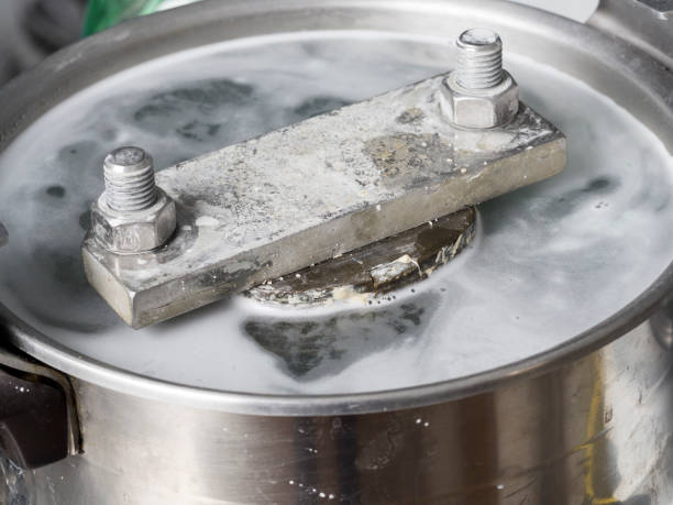 istock Dental flash into hot water to make a mold. 654238930