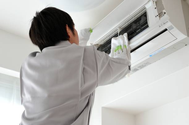 istock Japanese man dressed for work crews to clean the air conditioner 654306206