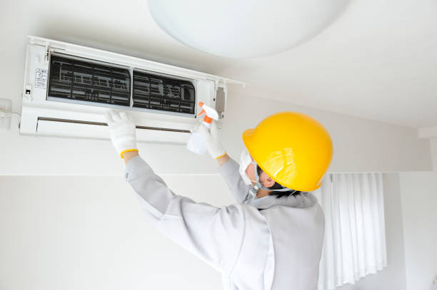 istock Japanese man dressed for work crews to clean the air conditioner 654308256