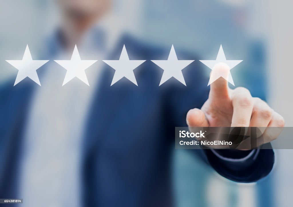 Fünf Sternen (5) mit einem Geschäftsmann Bildschirm berühren - Lizenzfrei Zufriedenheit Stock-Foto