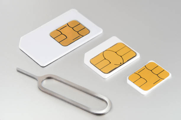 trois cartes sim - microsim photos et images de collection