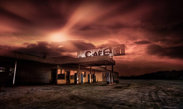 istock Abandoned Cafe in the Desert 654453714